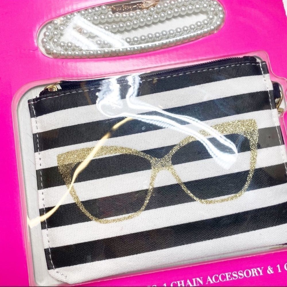 Betsey Johnson XOX Polarized Sunglasses and Accessories Set - Picture 8 of 16